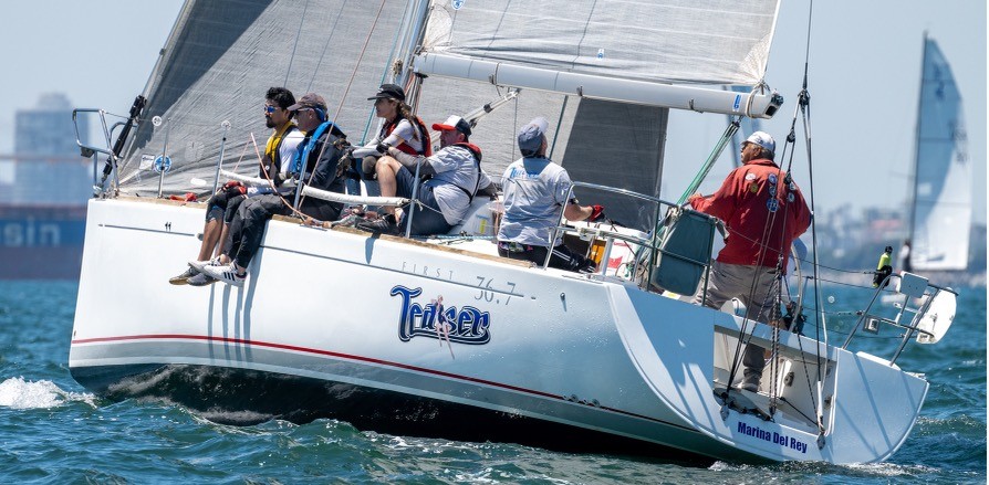 Teaser racing, with Onur and the crew on the rail
